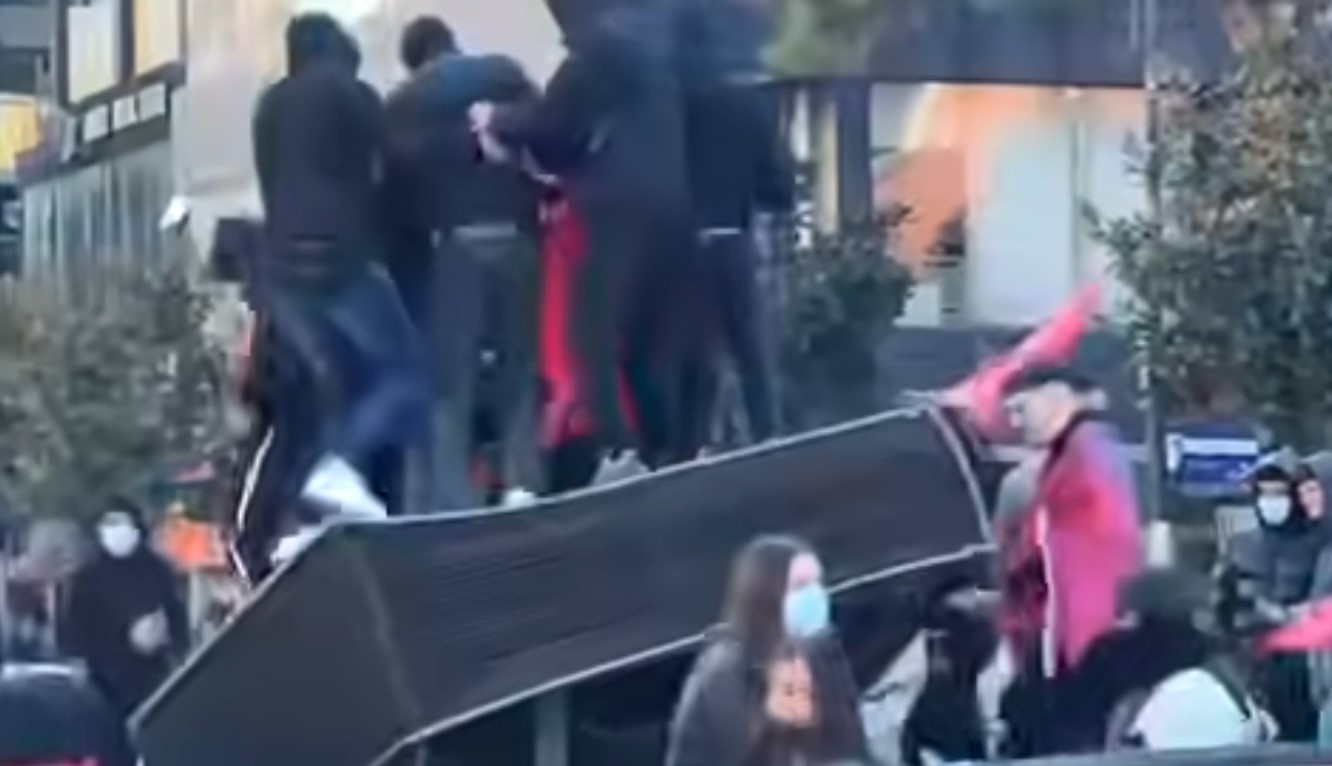 VIDEO   Turp e faqe e zezë    Të rinjtë vandalizojnë monumentin e At Gjergj Fishtës  ironia e analiztit Martin Leka  Një herë ia zhduku komunizmi  tani 
