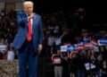 Protestuesit prishin tubimin e Trump në Ohajo dhe i kujtojnë skandalin Epstein! Presidenti: Unë e nxora nga klubi se ishte njeri i keq dhe mik i…