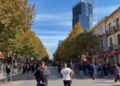 “Vetëm studentët, Rama n’burg, Berisha n’burg…”- Dy tubimet bëjnë ‘xing’, protestuesit nuk i mirëpresin militantët e PD te Ministria e Arsimit (VIDEO)