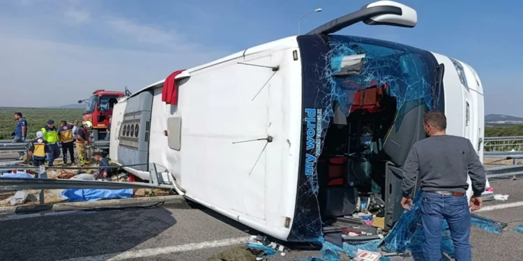 Aksidenti me 11 viktima në Turqi, dalin pamjet e përplasjes së kamionit me autobusin me turistë -
