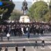 Pasi shkatërruan me gurë dhe dogjën me zjarr te Ministria e Arsimit, protestuesit e maskuar dhe studentët marshojnë drejt Kryeministrisë! (FOTO)