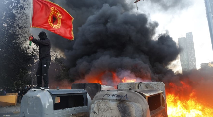 Veteranët e luftës në Kosovë reagojnë  Vandalët të mos përdorin flamurin e UÇK së 