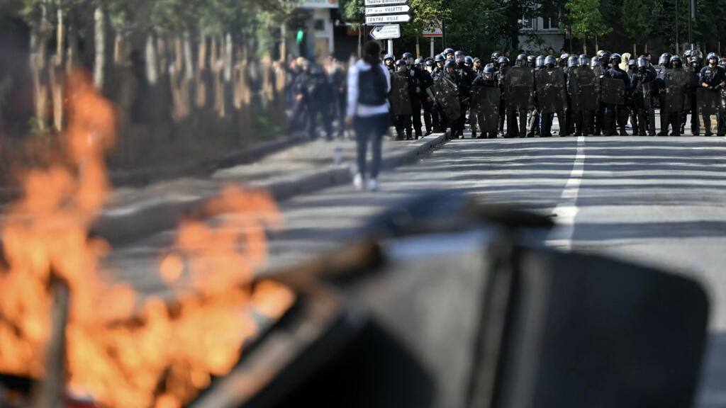 Franca  nga revolta e shkollave në krizë politike