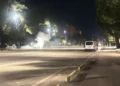 Protestuesit zhvendosen te Parku Rinia, policia hedh ujë dhe gaz lotsjellës drejt tyre
