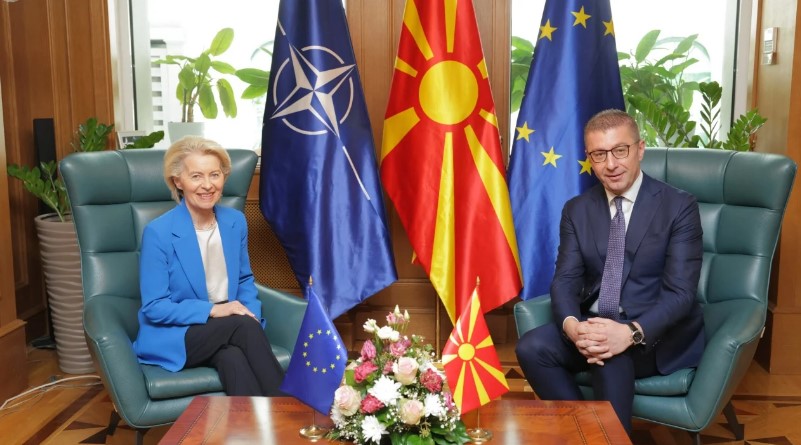 Turi në Ballkanin Perëndimor  Von der Leyen nga Shkupi  Vetëm një hap e ndan Maqedoninë e Veriut nga negociatat me BE në