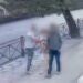 Vjedhje me dhunë në mes të ditës, pranga 26-vjeçarit, i këputi varëset nga qafa qytetarëve në rrugë!