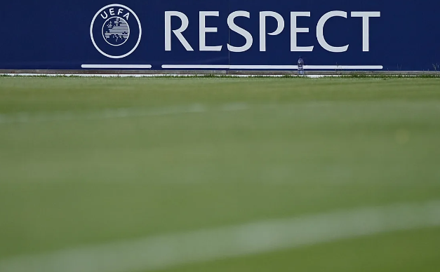Udhëheqësit e Kroacisë kritikojnë thirrjet pro naziste përpara ndeshjes Hajduk Split Ajax