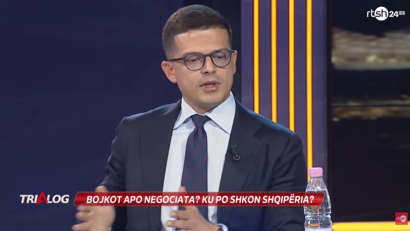 “Rinia nuk ka nevojë për deputetë e pedagogë që rishpikin veten”, Vengu: Shteti nuk negocion ekzistencën e vet