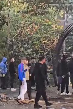 Breshëri molotovësh drejt policisë  Stresi në krye të protestuesve  këtë herë pa maskë