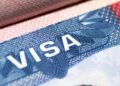 Mbi 300 mijë viza të revokuara gjatë mandatit të dytë të Trump, DASH: Zero tolerancë për të huajt që shkelin ligjin