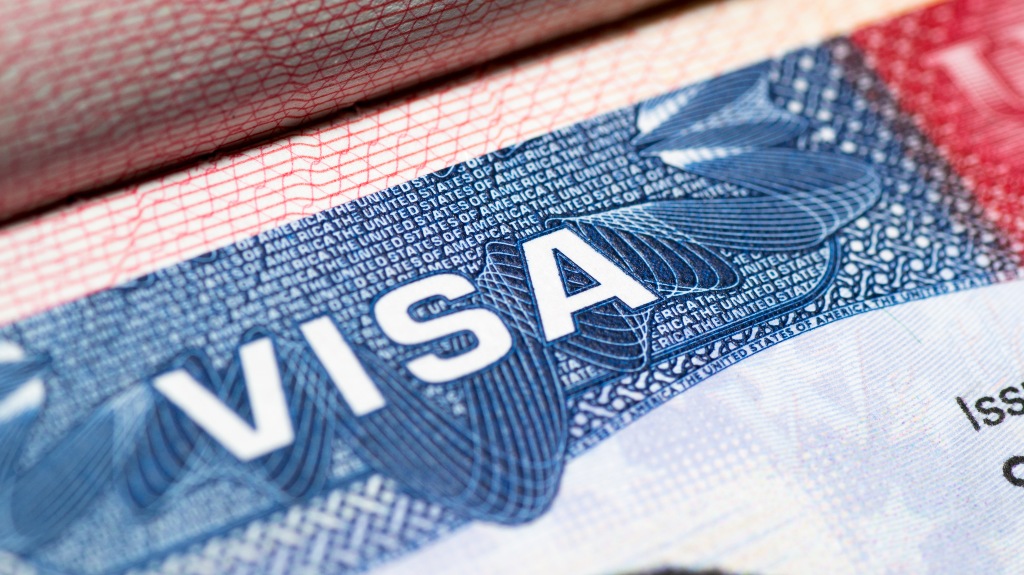 Mbi 300 mijë viza të revokuara gjatë mandatit të dytë të Trump  DASH  Zero tolerancë për të huajt që shkelin ligjin