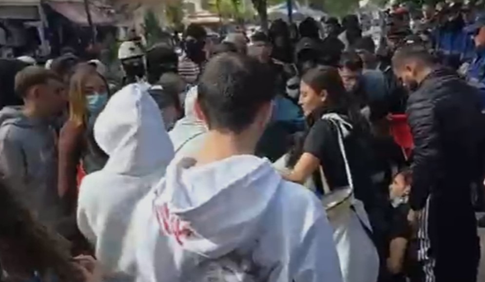Sulmuan Policinë gjatë protestës së sotme në Vlorë  shoqërohen disa studentë