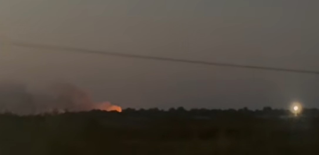 Zjarr në Fier  përfshihet nga flakët sipërfaqja me shkurre  VIDEO 