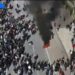 Pamjet me dron/ Protesta e PD e parë nga sipër, protestuesit e opozitës heqin maskat! I vënë zjarrin ‘sofrës së dialogut’, tymi i zi mbulon sheshin